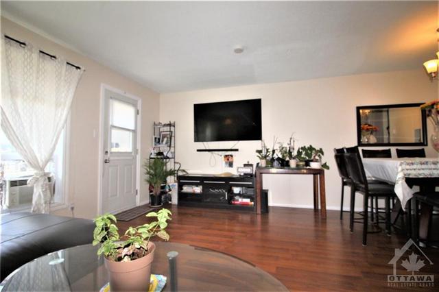 e - 36 Woodvale Green, Townhouse with 3 bedrooms, 2 bathrooms and 1 parking in Ottawa ON | Image 9