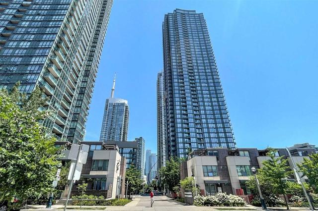3803 - 11 Brunel Crt, Condo with 1 bedrooms, 1 bathrooms and 1 parking in Toronto ON | Card Image