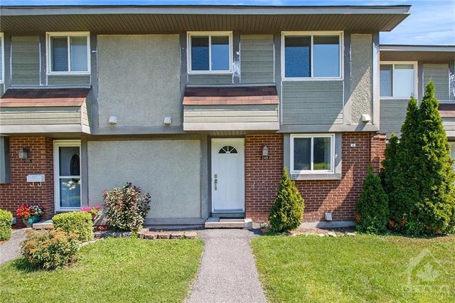 249 Pickford Drive, Townhouse with 3 bedrooms, 2 bathrooms and 1 parking in Ottawa ON | Image 1