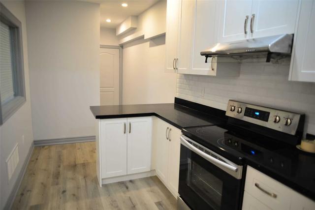 c - 586 Parliament St, House attached with 2 bedrooms, 1 bathrooms and 0 parking in Toronto ON | Image 7