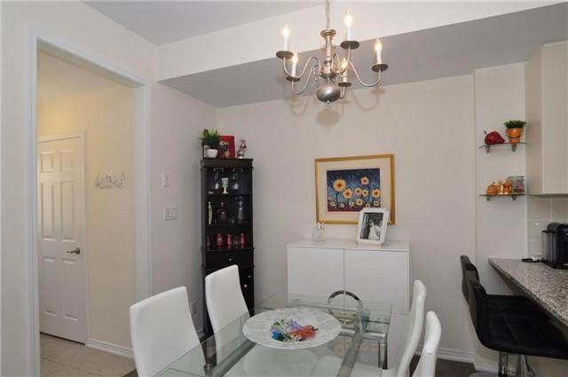 Th 10 - 21 Coneflower Cres, Townhouse with 3 bedrooms, 3 bathrooms and 1 parking in Toronto ON | Image 3