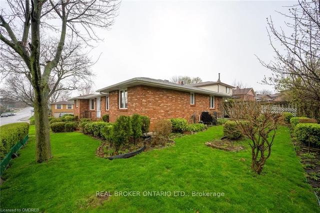 161 Guildwood Dr, House detached with 2 bedrooms, 3 bathrooms and 5 parking in Hamilton ON | Image 26