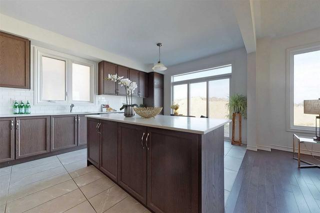 37 Maskell Cres, House detached with 5 bedrooms, 4 bathrooms and 4 parking in Whitby ON | Image 6