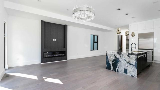 a - 7a Iroquois Ave, House semidetached with 4 bedrooms, 4 bathrooms and 2 parking in Mississauga ON | Image 4