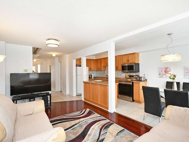 15 Todmorden Dr, House attached with 3 bedrooms, 2 bathrooms and 2 parking in Brampton ON | Image 6