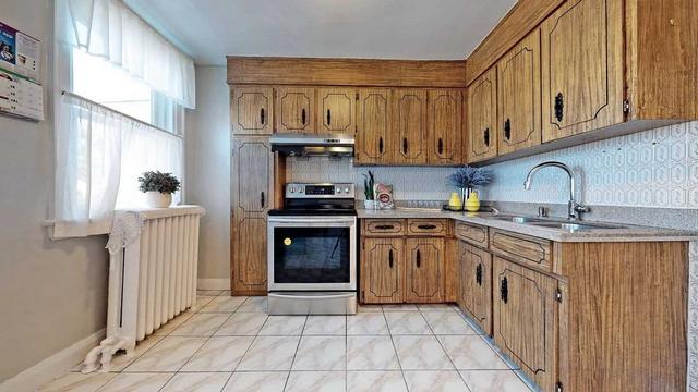 651 Vaughan Rd, House detached with 3 bedrooms, 2 bathrooms and 4 parking in Toronto ON | Image 21