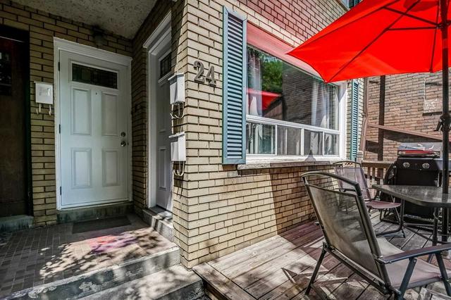 24 Kewbeach Ave, House detached with 2 bedrooms, 3 bathrooms and 2 parking in Toronto ON | Image 14