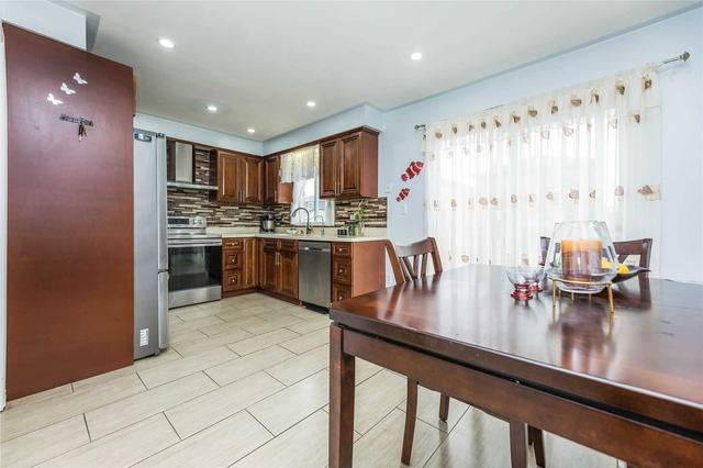 5 Cutters Cres, House attached with 3 bedrooms, 3 bathrooms and 4 parking in Brampton ON | Image 9