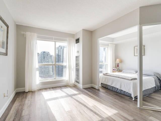 2520 - 25 The Esplanade St, Condo with 1 bedrooms, 1 bathrooms and 0 parking in Toronto ON | Image 4