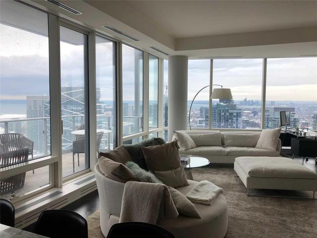 5001 - 180 University Ave, Condo with 2 bedrooms, 3 bathrooms and 2 parking in Toronto ON | Image 3