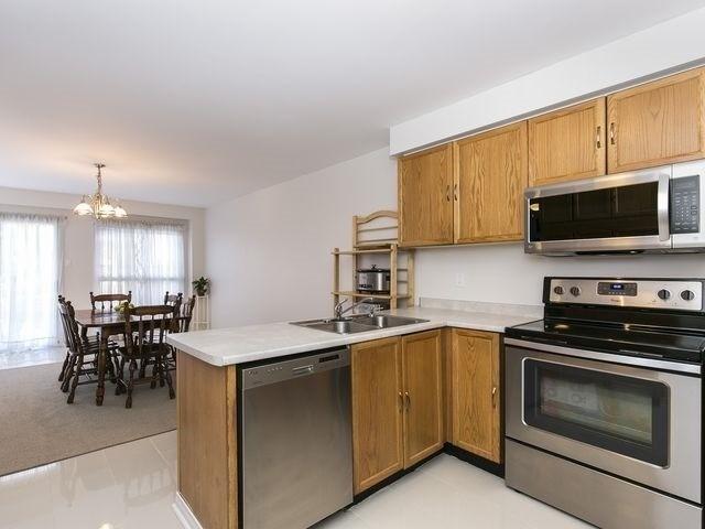 81 Wooliston Cres, House detached with 4 bedrooms, 3 bathrooms and 2 parking in Brampton ON | Image 4