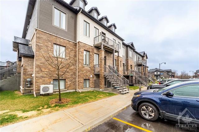 c - 735 Dearborn Private, House attached with 2 bedrooms, 2 bathrooms and 1 parking in Ottawa ON | Image 2