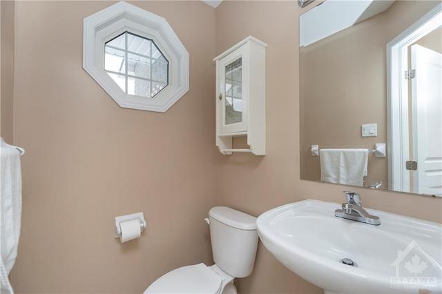 705 Regiment Avenue, Townhouse with 3 bedrooms, 3 bathrooms and 3 parking in Ottawa ON | Image 4