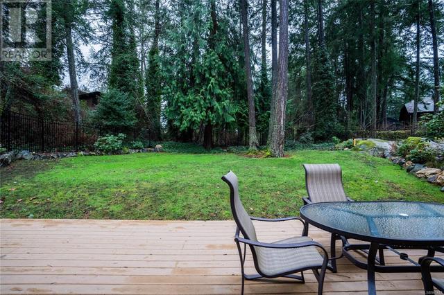 991 Lohbrunner Rd W, House detached with 4 bedrooms, 3 bathrooms and 4 parking in Saanich BC | Image 32