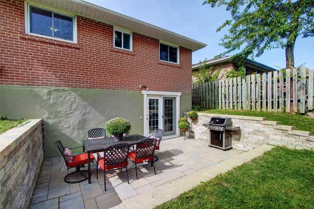55 Gardentree St, House detached with 3 bedrooms, 2 bathrooms and 3 parking in Toronto ON | Image 11