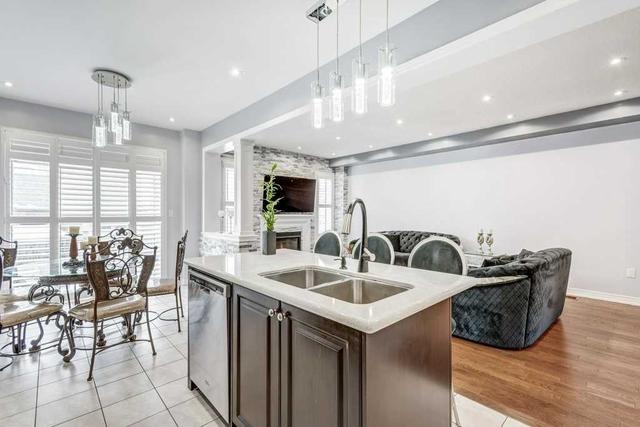 31 Aster Dr, House semidetached with 4 bedrooms, 4 bathrooms and 4 parking in Vaughan ON | Image 5