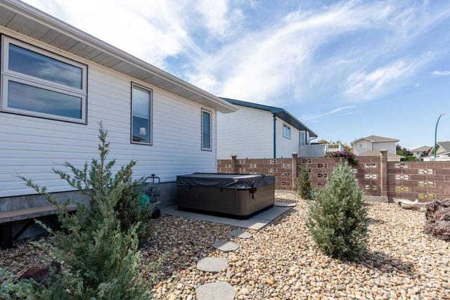 64 Scott Green Se, House detached with 4 bedrooms, 3 bathrooms and 3 parking in Medicine Hat AB | Image 41