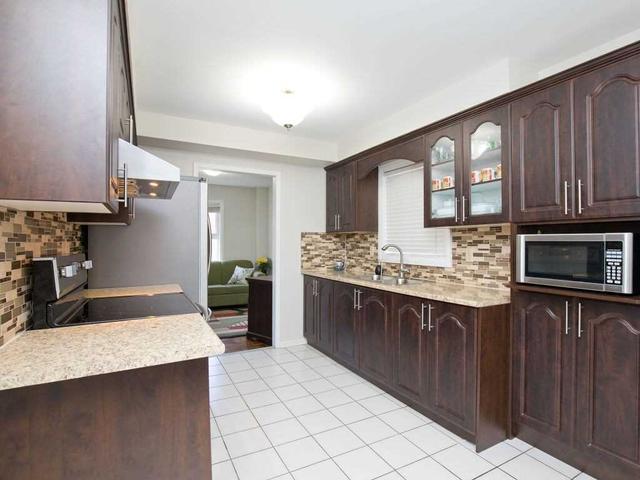 25 Murdoch Dr, House detached with 3 bedrooms, 3 bathrooms and 5 parking in Brampton ON | Image 5