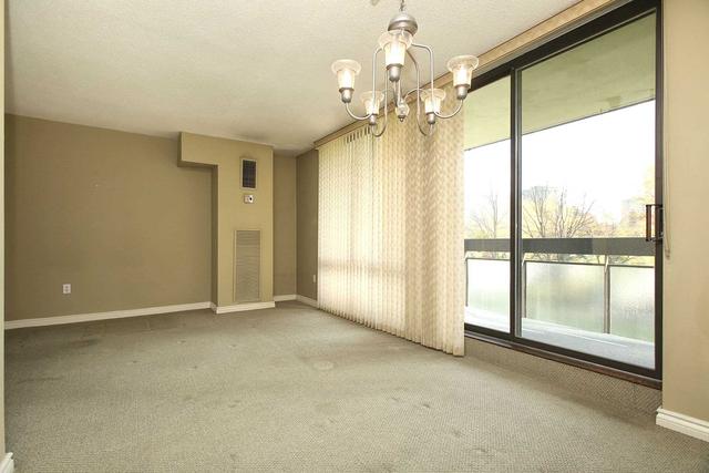 515 - 177 Linus Rd S, Condo with 1 bedrooms, 1 bathrooms and 1 parking in Toronto ON | Image 3