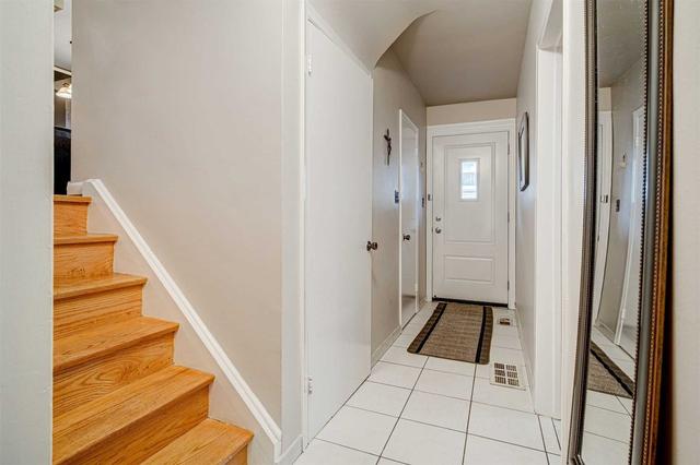 43 Yatescastle Dr, House semidetached with 4 bedrooms, 2 bathrooms and 3 parking in Toronto ON | Image 10