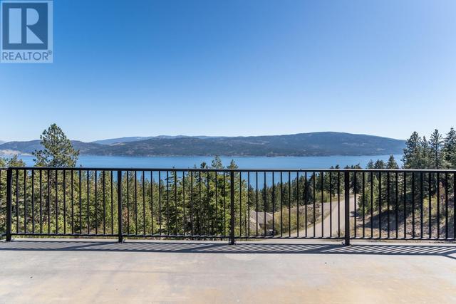 10404 Columbia Way, House detached with 4 bedrooms, 3 bathrooms and null parking in Central Okanagan West BC | Image 13