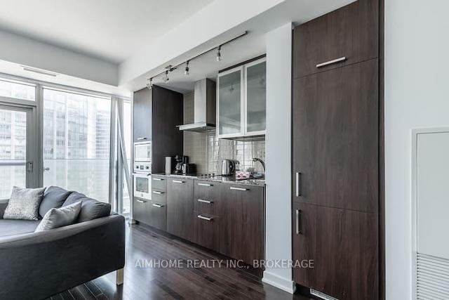2004 - 14 York St, Condo with 1 bedrooms, 1 bathrooms and 0 parking in Toronto ON | Image 6