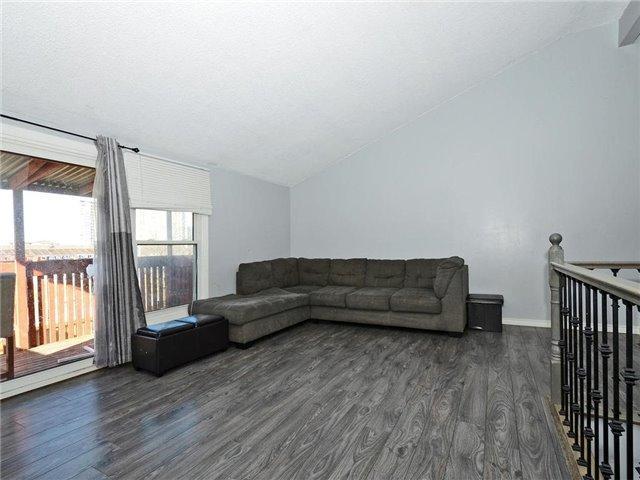 2 Moffatt Crt, House detached with 3 bedrooms, 1 bathrooms and 2 parking in Toronto ON | Image 8