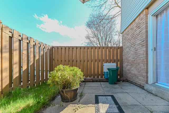 100 Ellis Dr, Townhouse with 3 bedrooms, 2 bathrooms and 2 parking in Brampton ON | Image 32