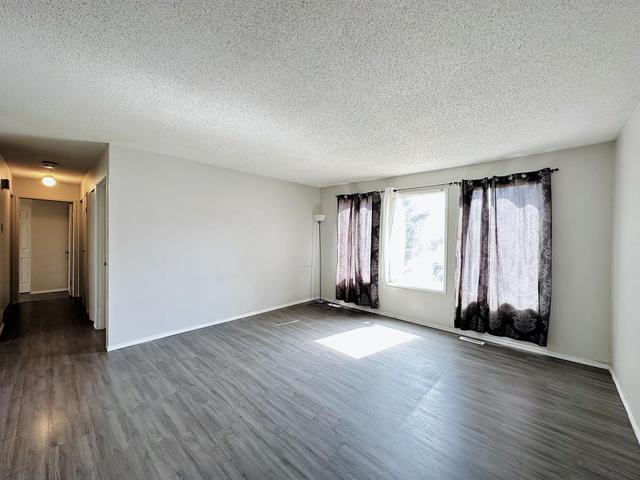 44 Beddington Road Ne, House detached with 5 bedrooms, 2 bathrooms and 2 parking in Calgary AB | Image 3