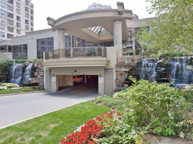 Gph 33 - 3888 Duke Of York Blvd, Condo with 3 bedrooms, 3 bathrooms and 3 parking in Mississauga ON | Image 2