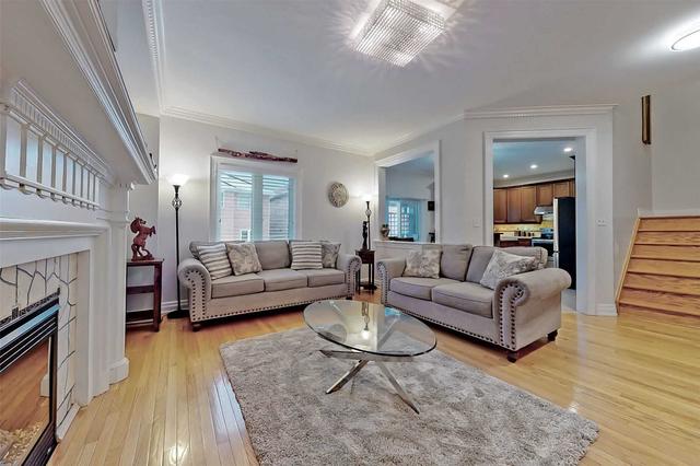 571 Forsyth Farm Dr, House detached with 4 bedrooms, 3 bathrooms and 4 parking in Whitchurch Stouffville ON | Image 31