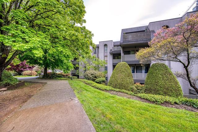 308 - 1955 Woodway Place, Condo with 1 bedrooms, 1 bathrooms and null parking in Burnaby BC | Card Image