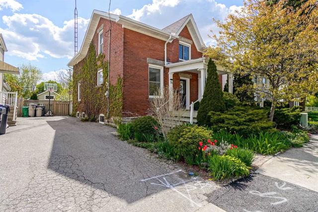 21 Elizabeth St, House detached with 3 bedrooms, 1 bathrooms and 3 parking in Brampton ON | Image 1