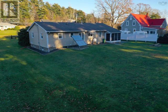 13759 Highway 3, House detached with 3 bedrooms, 1 bathrooms and null parking in Lunenburg MD NS | Image 5