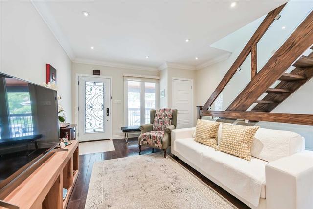 61 Aldwych Ave, House detached with 3 bedrooms, 3 bathrooms and 1 parking in Toronto ON | Image 27