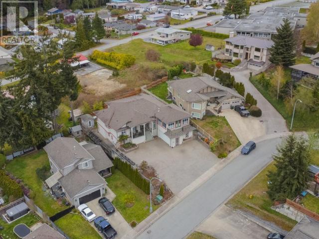 6929 Retaskit Crt, House detached with 5 bedrooms, 4 bathrooms and 2 parking in Powell River BC | Image 15