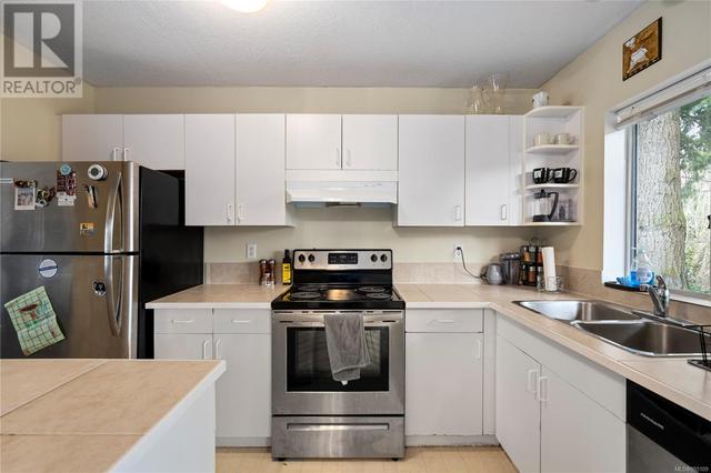 Kitchen in unit B upstairs 3 bed | Image 3