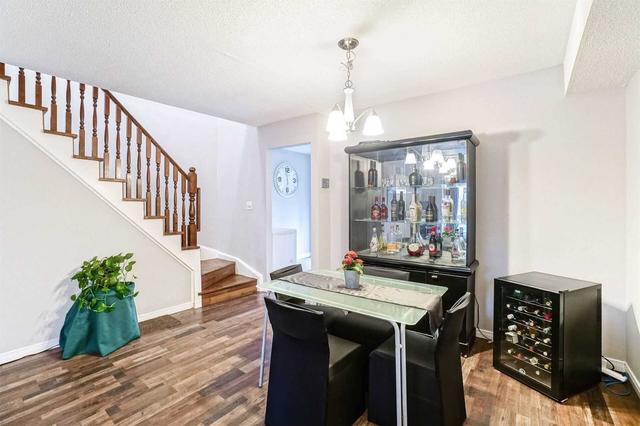 116 - 895 Maple Ave, Townhouse with 3 bedrooms, 2 bathrooms and 2 parking in Burlington ON | Image 2