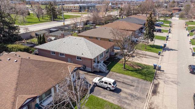 78 Kingsmere Cres, House semidetached with 4 bedrooms, 2 bathrooms and 6 parking in Brampton ON | Image 30