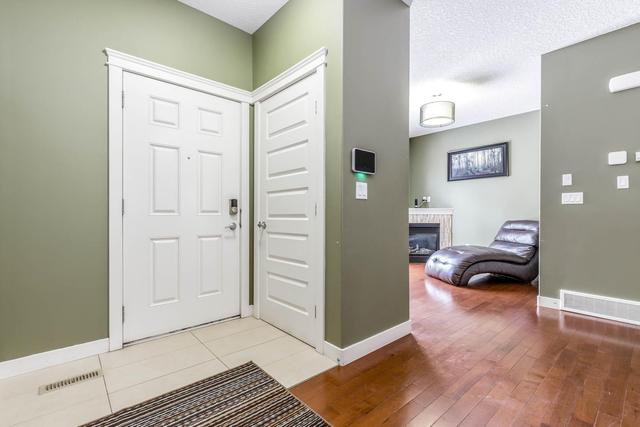 1914 36 Street Sw, Home with 3 bedrooms, 2 bathrooms and 1 parking in Calgary AB | Image 3