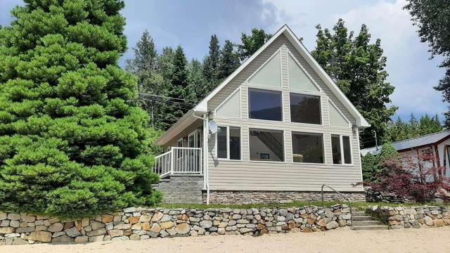 3268 Highway 3a, House detached with 2 bedrooms, 1 bathrooms and 10 parking in Central Kootenay F BC | Image 4