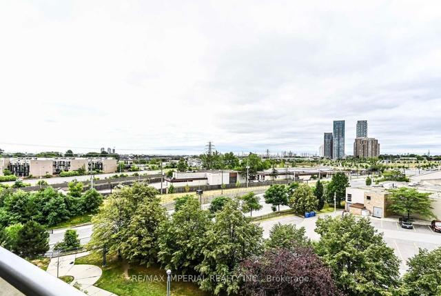 510 - 1 Michael Power Pl, Condo with 2 bedrooms, 2 bathrooms and 1 parking in Toronto ON | Image 2