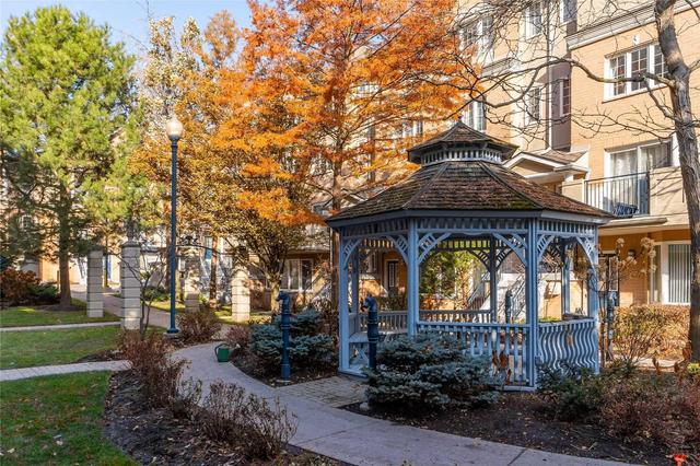1215 - 28 Sommerset Way, Townhouse with 2 bedrooms, 2 bathrooms and 1 parking in Toronto ON | Image 12
