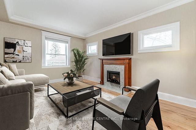 117 Grange St, House detached with 5 bedrooms, 4 bathrooms and 6 parking in Guelph ON | Image 2