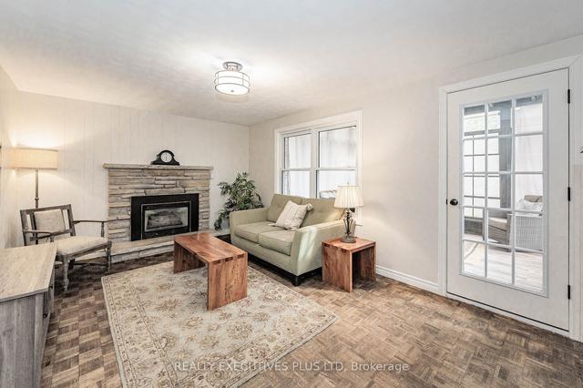 22 Cedar St, House detached with 3 bedrooms, 2 bathrooms and 5 parking in Guelph ON | Image 4