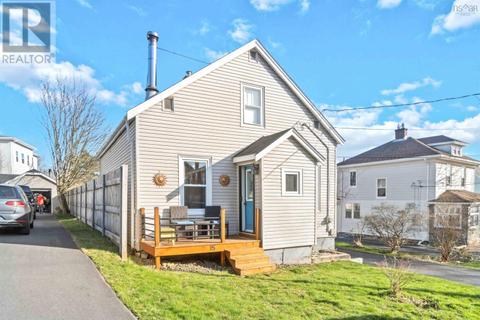 15 Cuisack Street, House detached with 3 bedrooms, 1 bathrooms and null parking in Halifax NS | Card Image