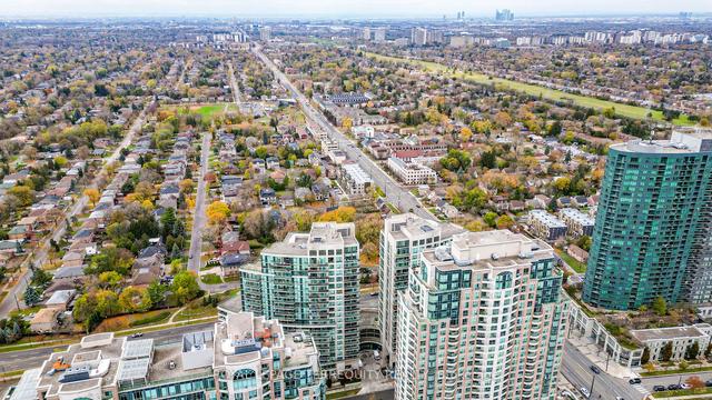 lrg 7 - 7 Lorraine Dr, Condo with 2 bedrooms, 3 bathrooms and 2 parking in Toronto ON | Image 12
