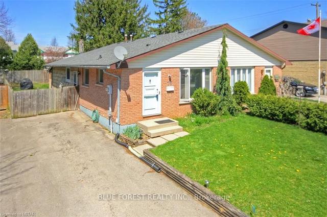 75 Brennan Dr, House semidetached with 3 bedrooms, 2 bathrooms and 3 parking in Strathroy Caradoc ON | Image 1