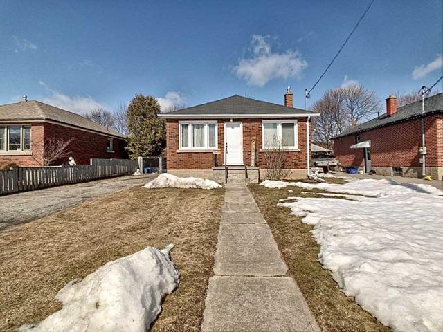 128 Stewart Ave, House detached with 2 bedrooms, 2 bathrooms and 3 parking in Cambridge ON | Image 1