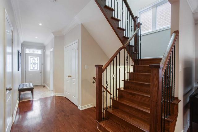 56 Lindvest Cres, House detached with 4 bedrooms, 4 bathrooms and 4 parking in Vaughan ON | Image 9